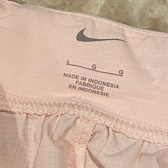 NEW🎉NIKE WOMENS ATHLETIC SHORTS IN BABY PINK - Picture 6 of 10